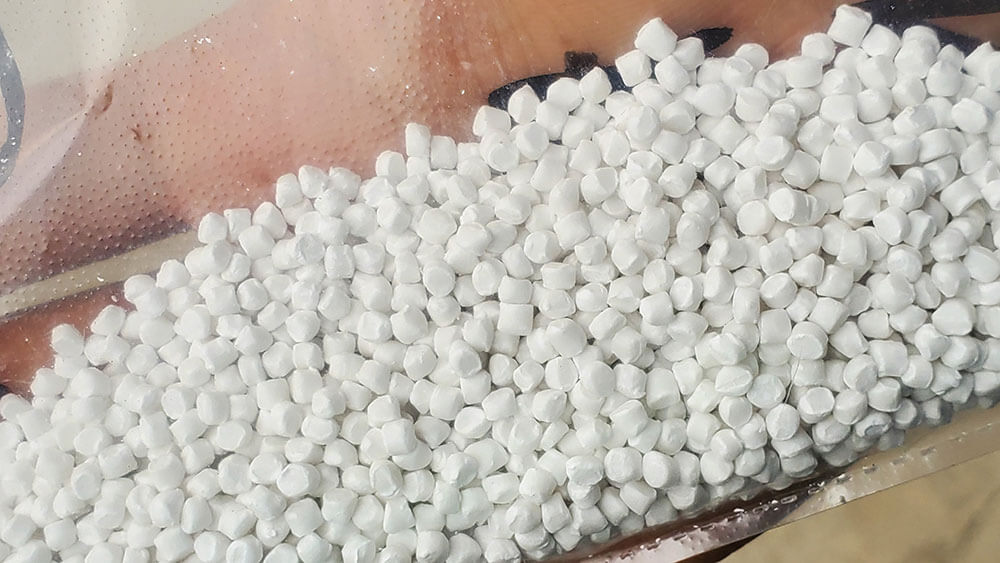 PP改性碳酸鈣母粒產品實拍圖